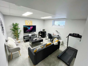 Stylish Basement Suite with Modern Comforts